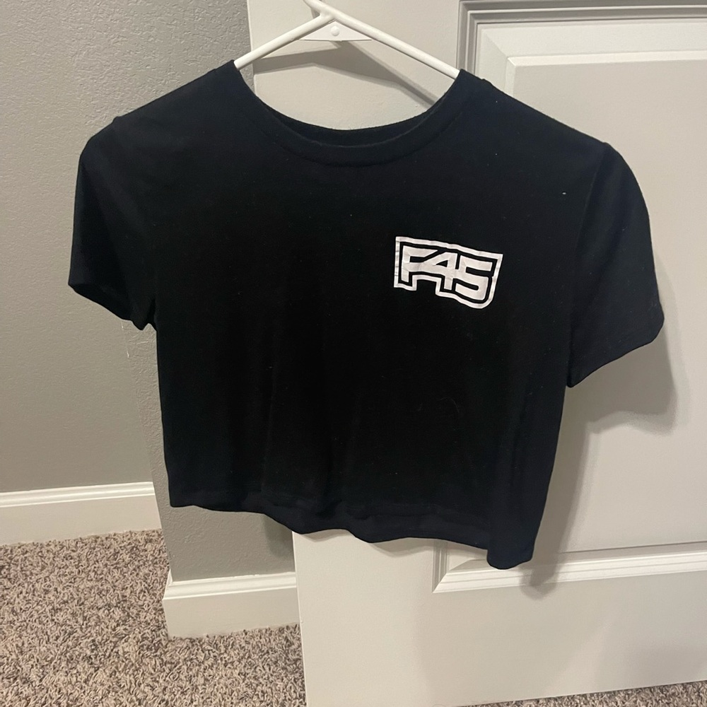 F45 crop tee